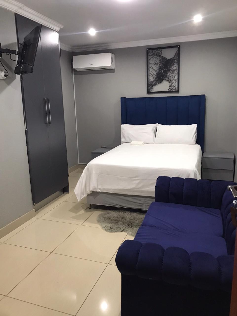 Standard room 7 with spacious layout and comfortable bed